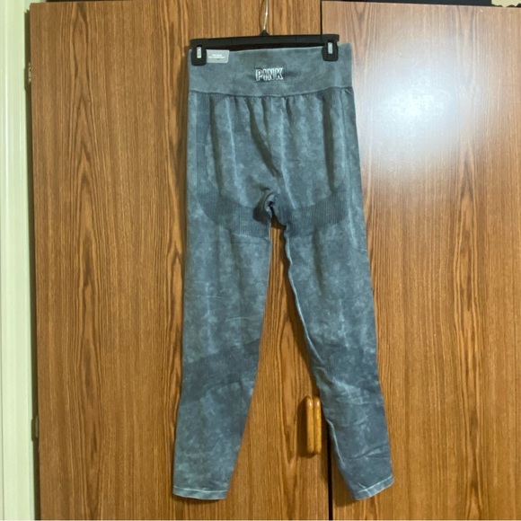 Victoria’s Secret PINK Seamless Leggings - Picture 2 of 3